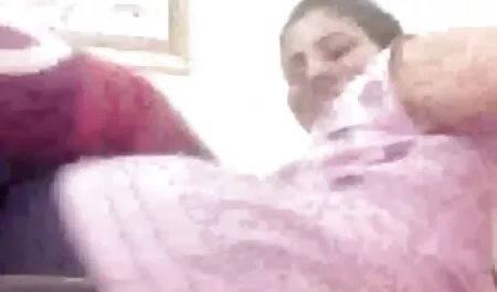 Ragazza bianca con grande culo chic succhia e scopa un donne nude chat meccanico di auto con un grosso cazzo nero