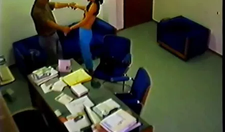 Eva sembra una ragazza, chat ragazze nude ma scopa come una donna