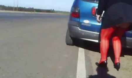 La suocera bruna cavalca video gratis di donne nude il suo cazzo infedele dopo essersi masturbata con un giocattolo di figa