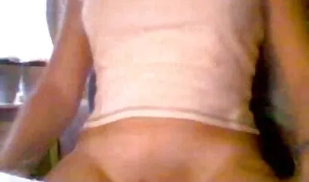 La moglie sperimenta più gemiti donne nude chat di orgasmi dopo che ho finito nella sua figa pelosa bagnata.