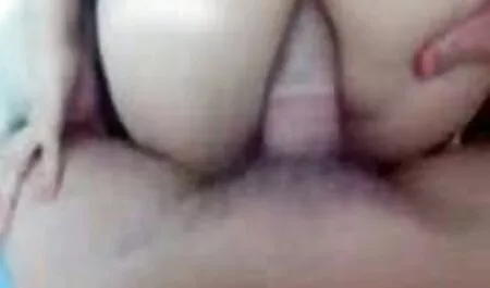 La nonna troia Sara donne mature italiane nude Skippers rimbalza sul cazzo duro di un uomo magro