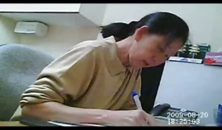 Petite Asian golfista succhia così tanto il video donne nude pelose suo cazzo