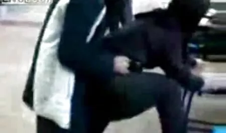 Segretario gioca con il suo chat ragazze nude cazzo con la sua bocca e piedi