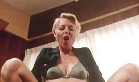 Cougar Deauxma condivide donne nude a gratis il marito con una bionda carina