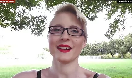 Milf bionda video donne nude gocciola succo dalla sua figa sul divano