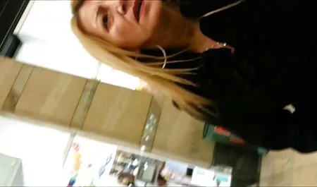 Skinny adolescente donne nude troie si allunga e si allena nudo