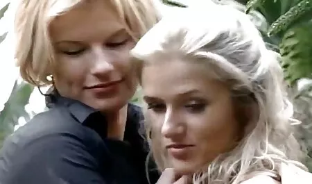 Azione lesbica con grandi tette con video porno di donne nude Britney e Capri