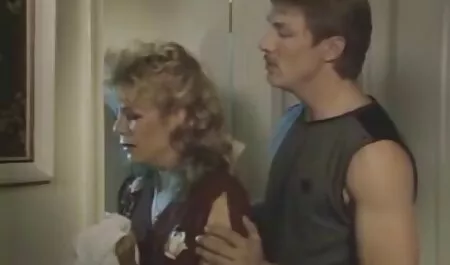 Accarezzando video hot donne nude il cazzo Cougar ti dà un handjob!