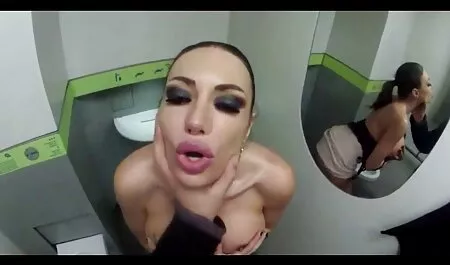 Maturo trans mostra estremamente video belle donne nude grandi tette e diteggiatura cazzo