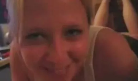 Ragazza con gli occhiali donne nude film porno vi giocattolo il suo strappare
