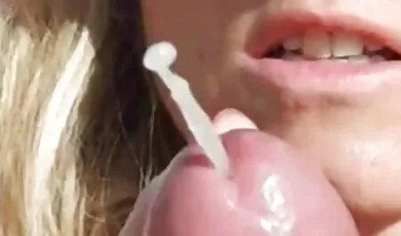 Nero travestito mostra eccezionalmente video ragazze nude gratis enormi tette e diteggiatura cazzo in POV video